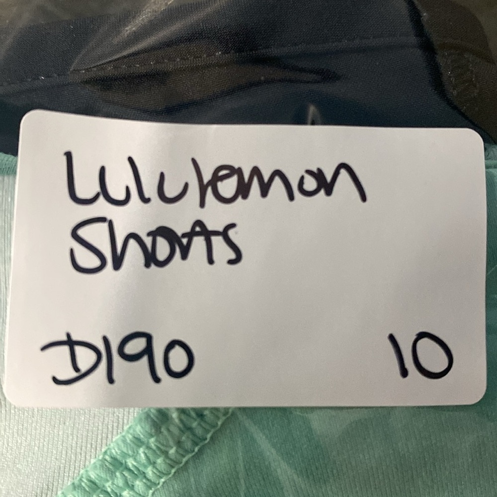 Lululemon Women’s Athletic Shorts Size 10 Black / Mint Green - Picture 8 of 8